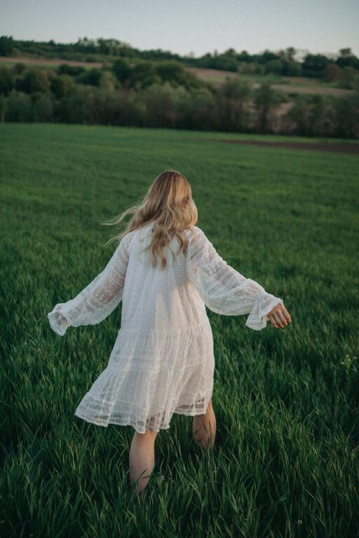 Beginner Guide to Mindful Walking: Step into Calm and Clarity